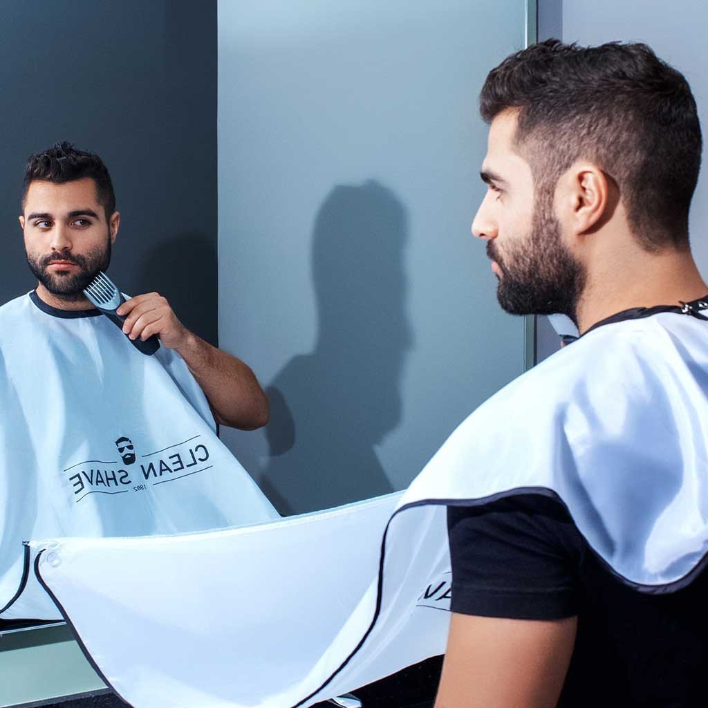 Clean Shave - Babero para Rasurar con Estuche de Viaje - SoyMacho.com